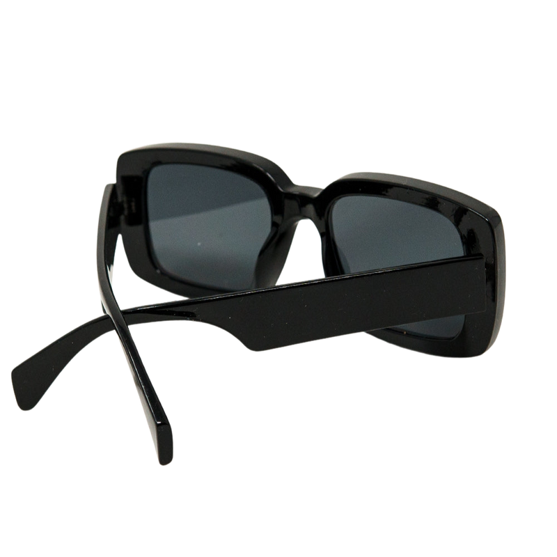 Modern Oversized Sunglasses in Black