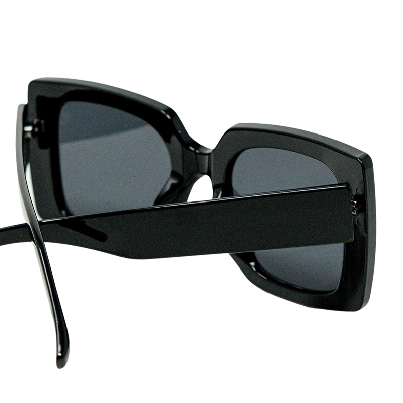 Vintage-Inspired Black Cat Eye Shades