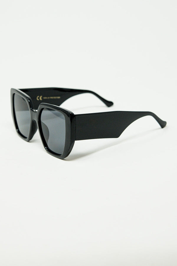Black Pin-Up Style Sunglasses With Geometric Design and Cat Eyes