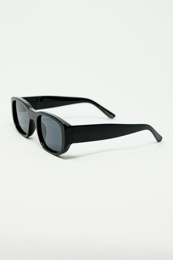 Oval Sunglasses With High Gloss Transparent Frames in Black