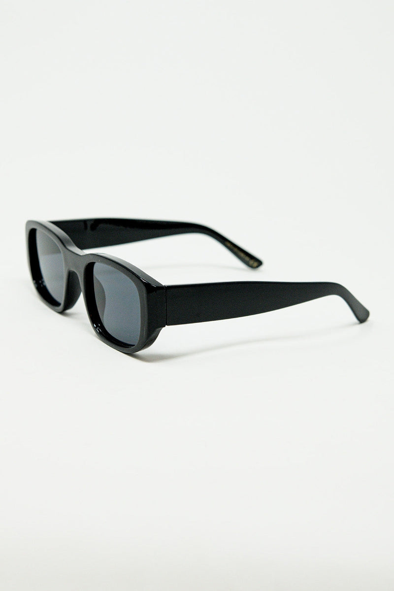 Oval Sunglasses With High Gloss Transparent Frames in Black
