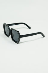 Sunglasses With Geometric Frames in Black