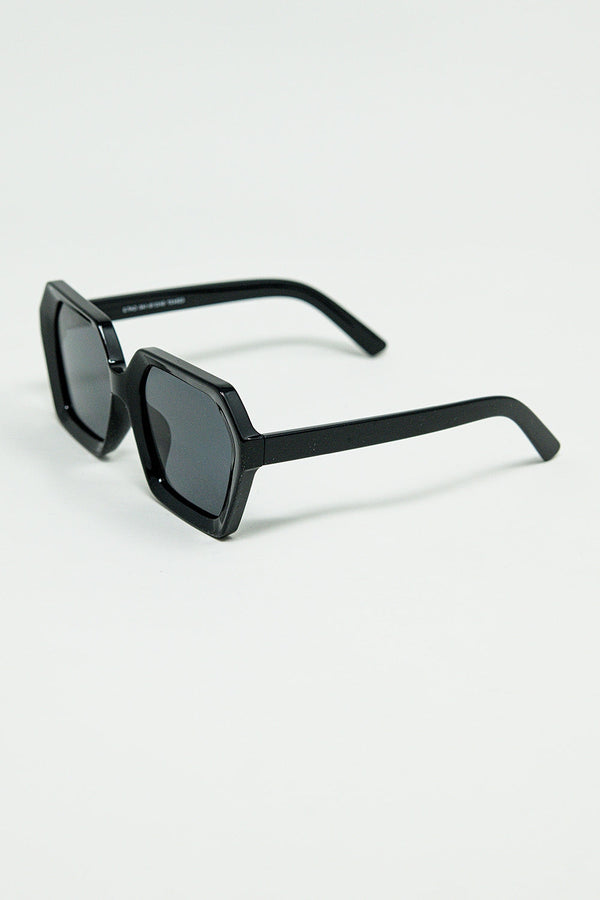 Sunglasses With Geometric Frames in Black