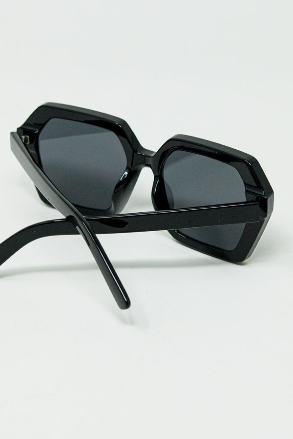 Sunglasses With Geometric Frames in Black